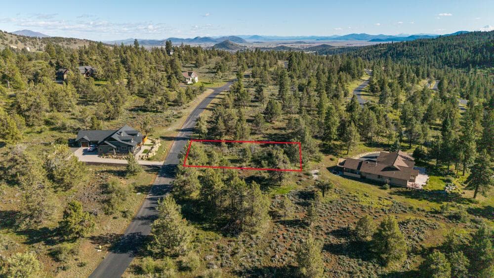 Photo of 856 Beattys Butte 4 of 10