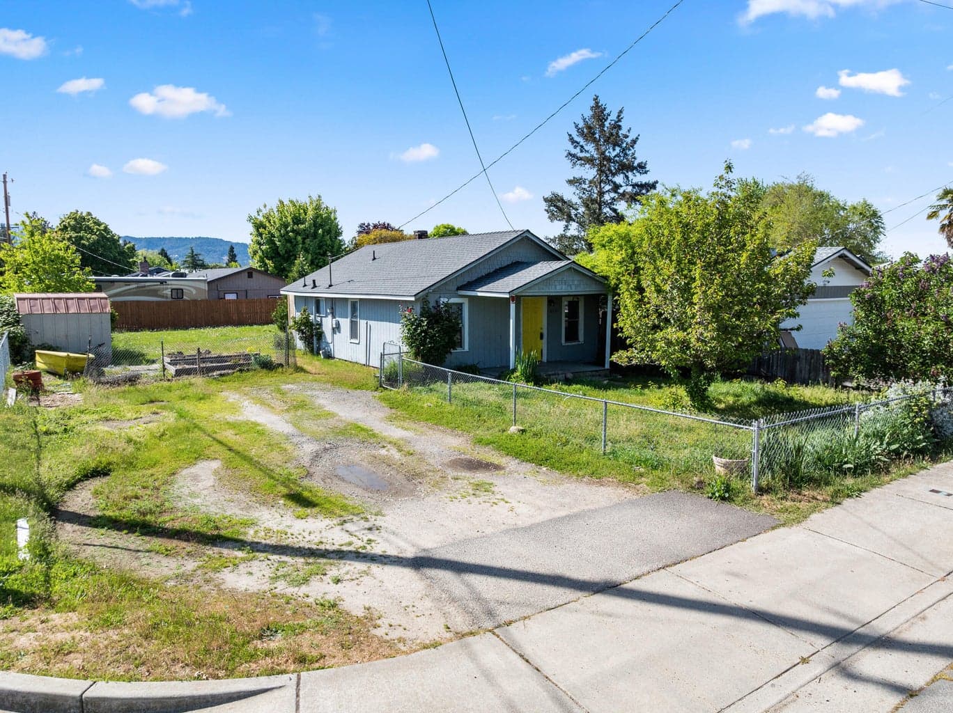 Photo of 2651 Howard 5 of 14