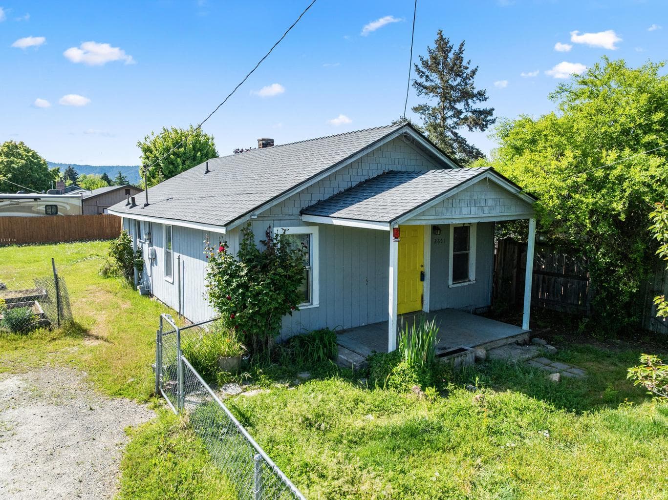 Photo of 2651 Howard 2 of 11
