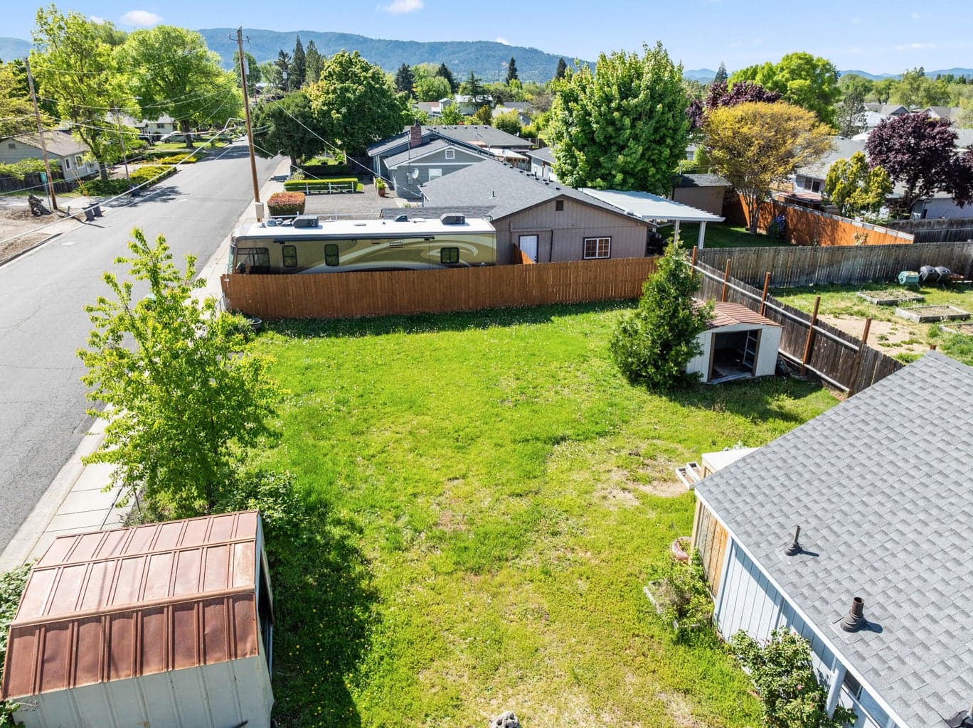 Photo of 2651 Howard 5 of 11