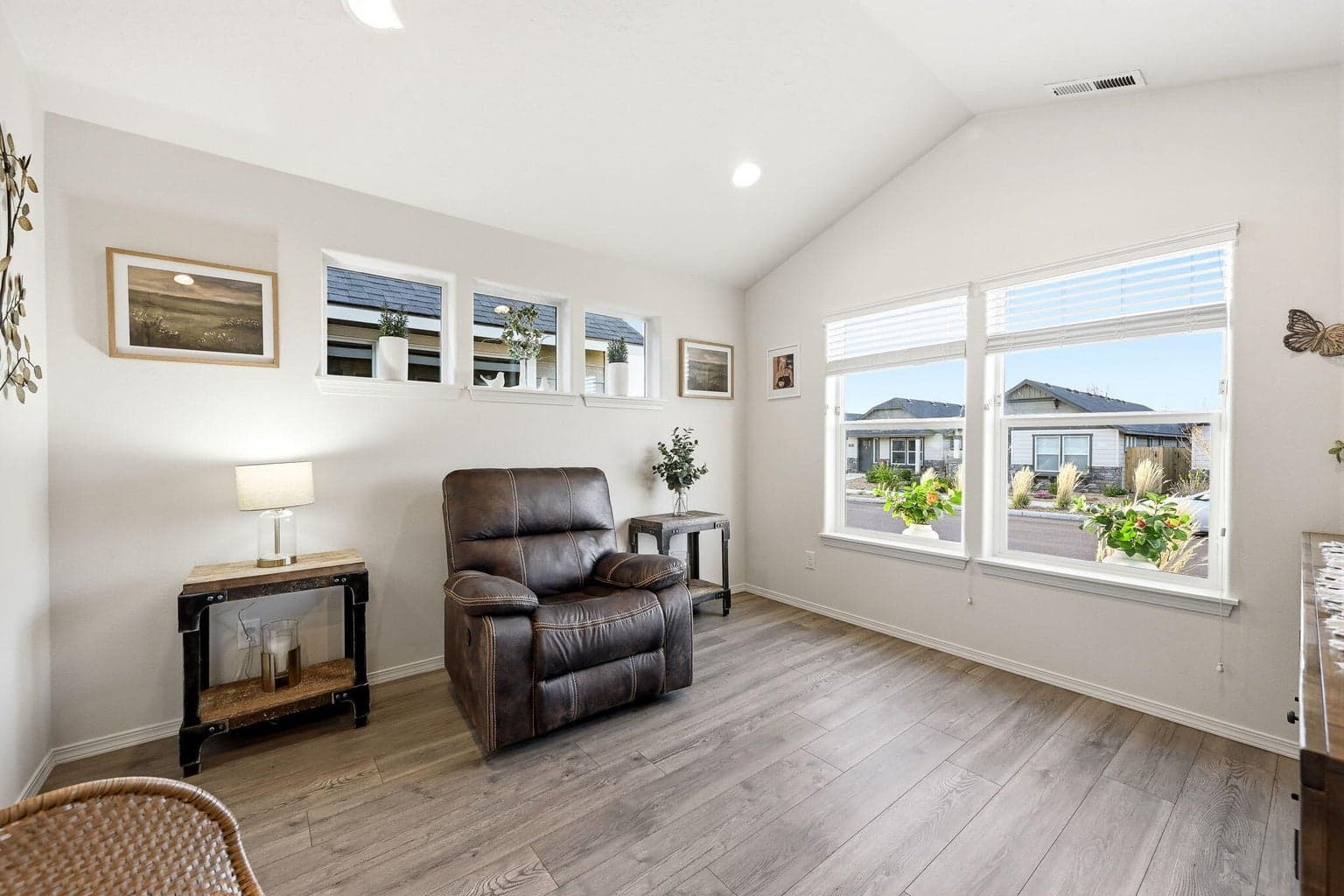 Photo of 2518 Teak 5 of 29