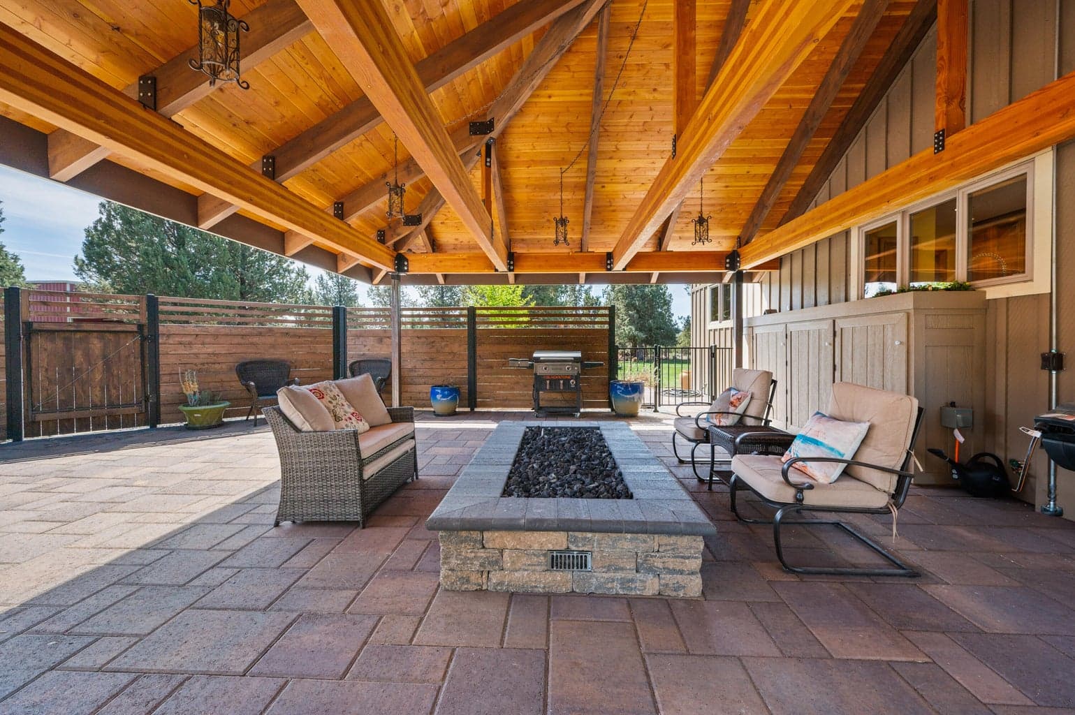 Covered patio with Gas fire pit.
