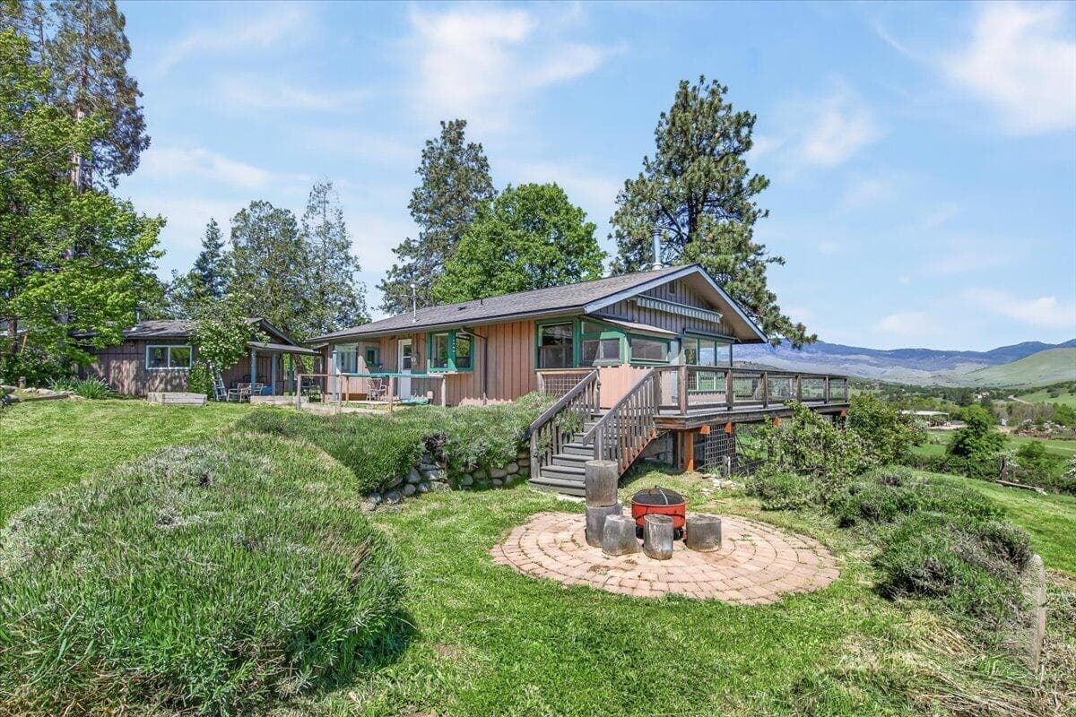 Photo of 750 Neil Creek 3 of 64
