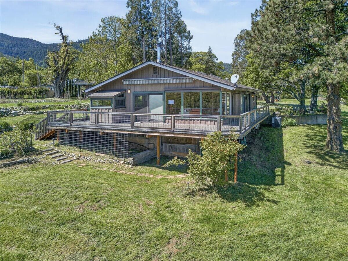 Photo of 750 Neil Creek 2 of 64