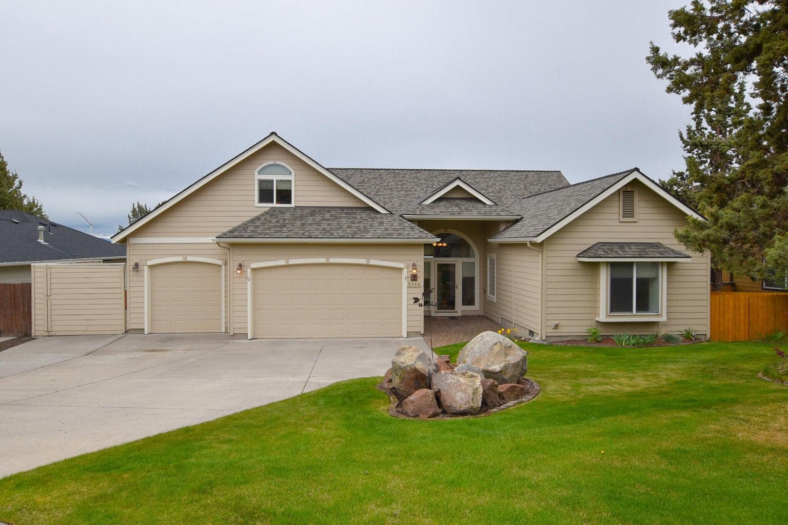 Photo of 2564 Valleyview 2 of 40