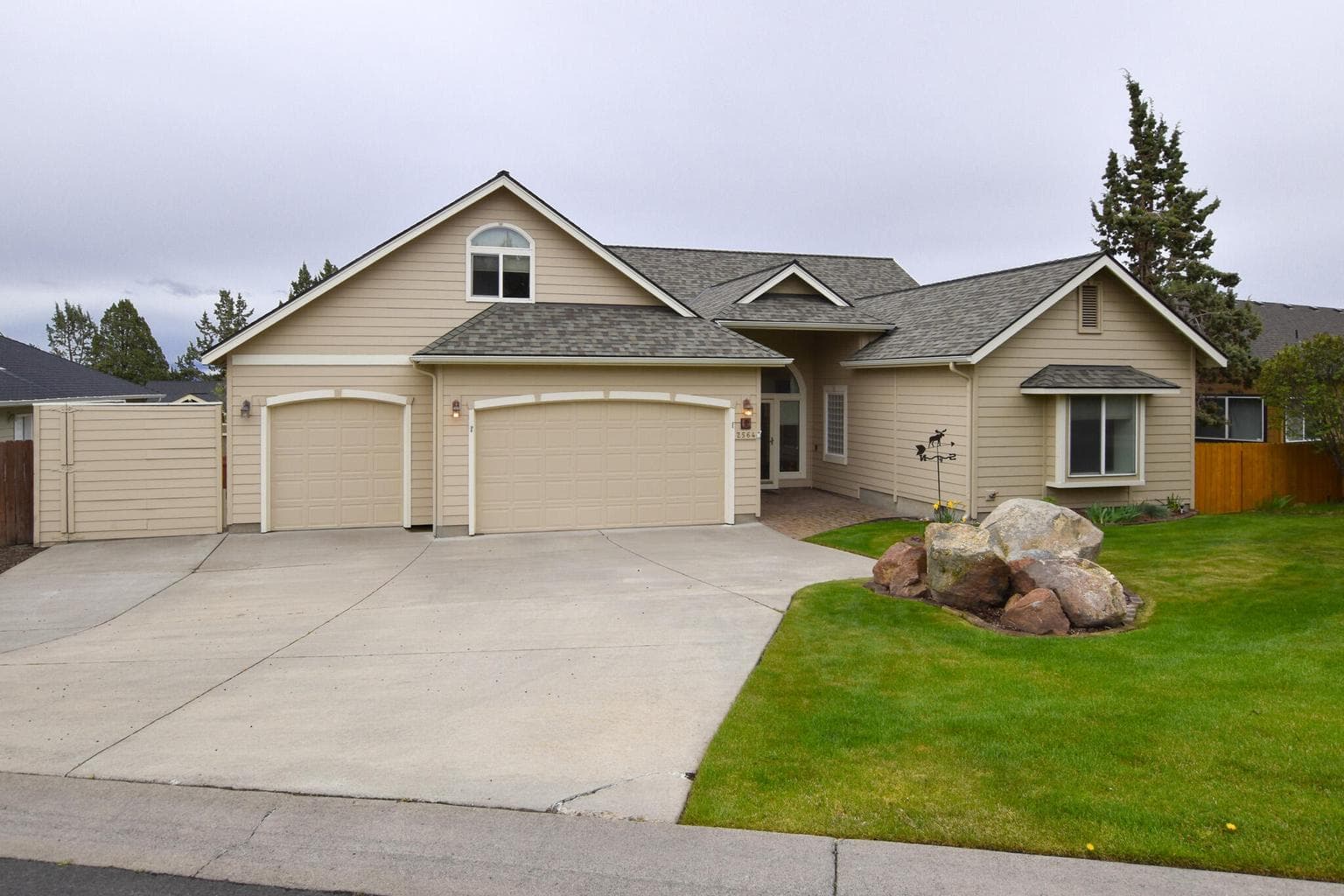 Photo of 2564 Valleyview 3 of 40