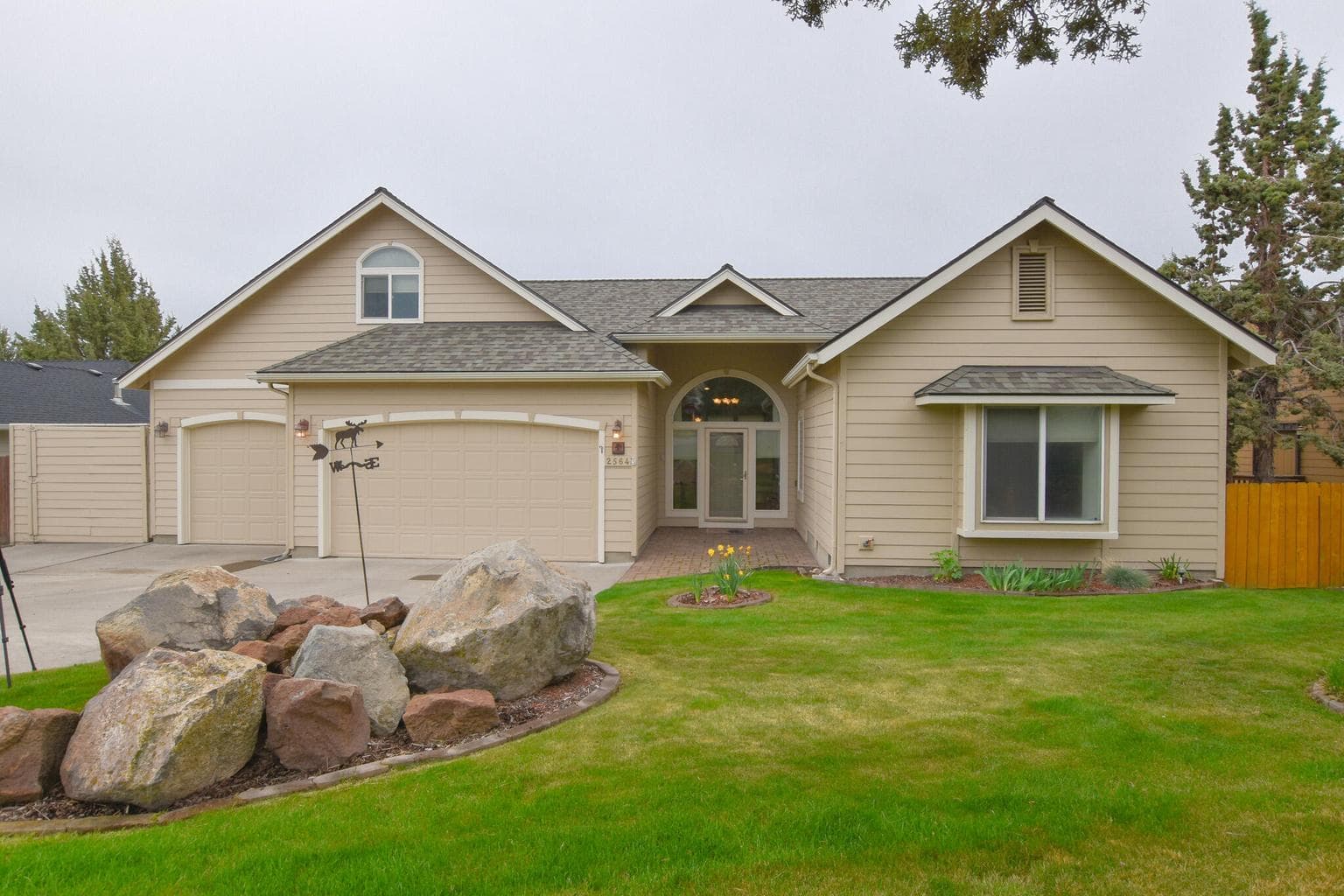 Photo of 2564 Valleyview 4 of 40