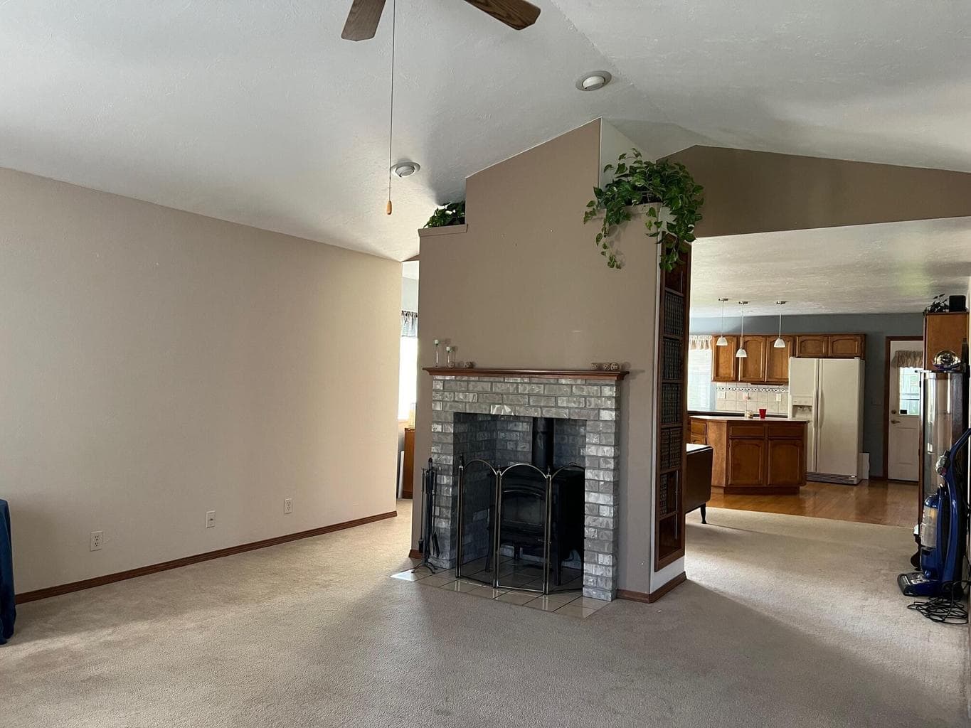 Photo of 1049 Jeramy 5 of 27