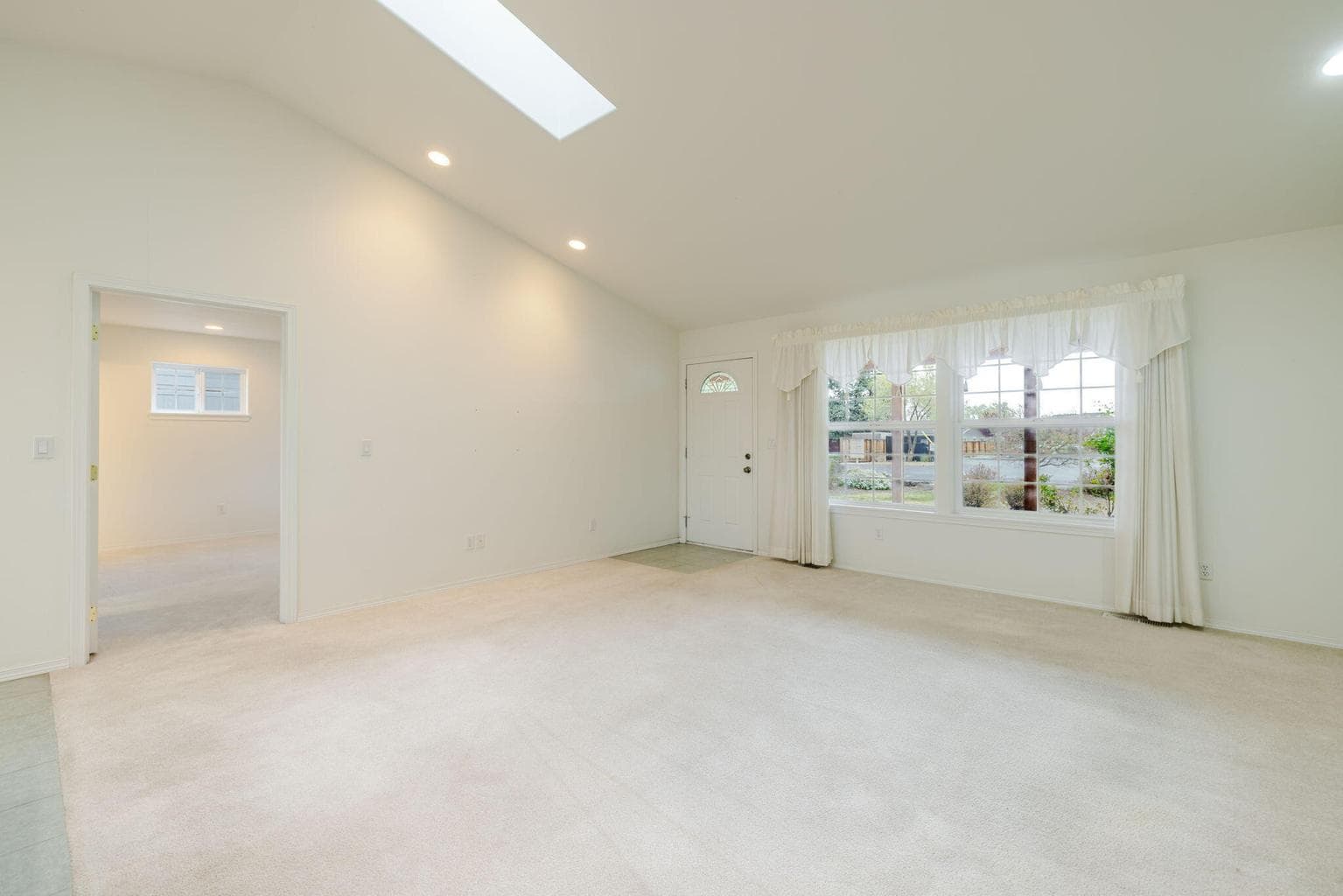 Photo of 2807 23rd 5 of 27
