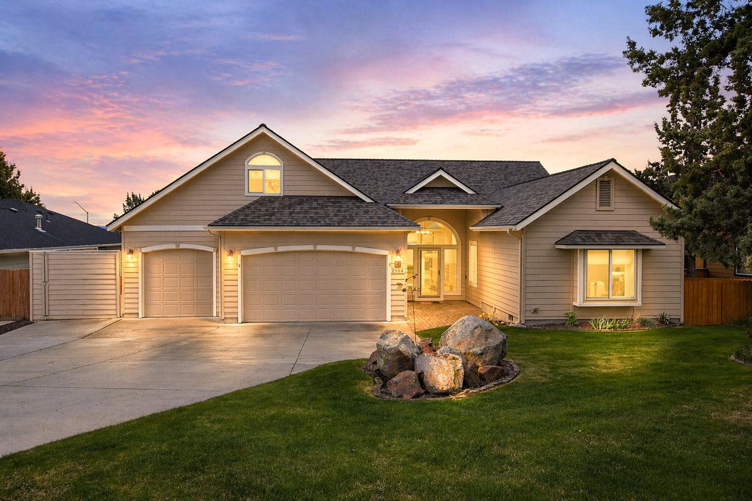 Photo of 2564 Valleyview 1 of 40