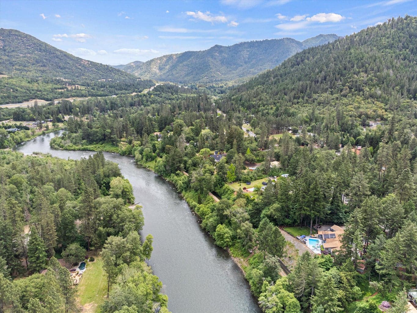 Photo of 4990 Rogue River Highway 1 of 65