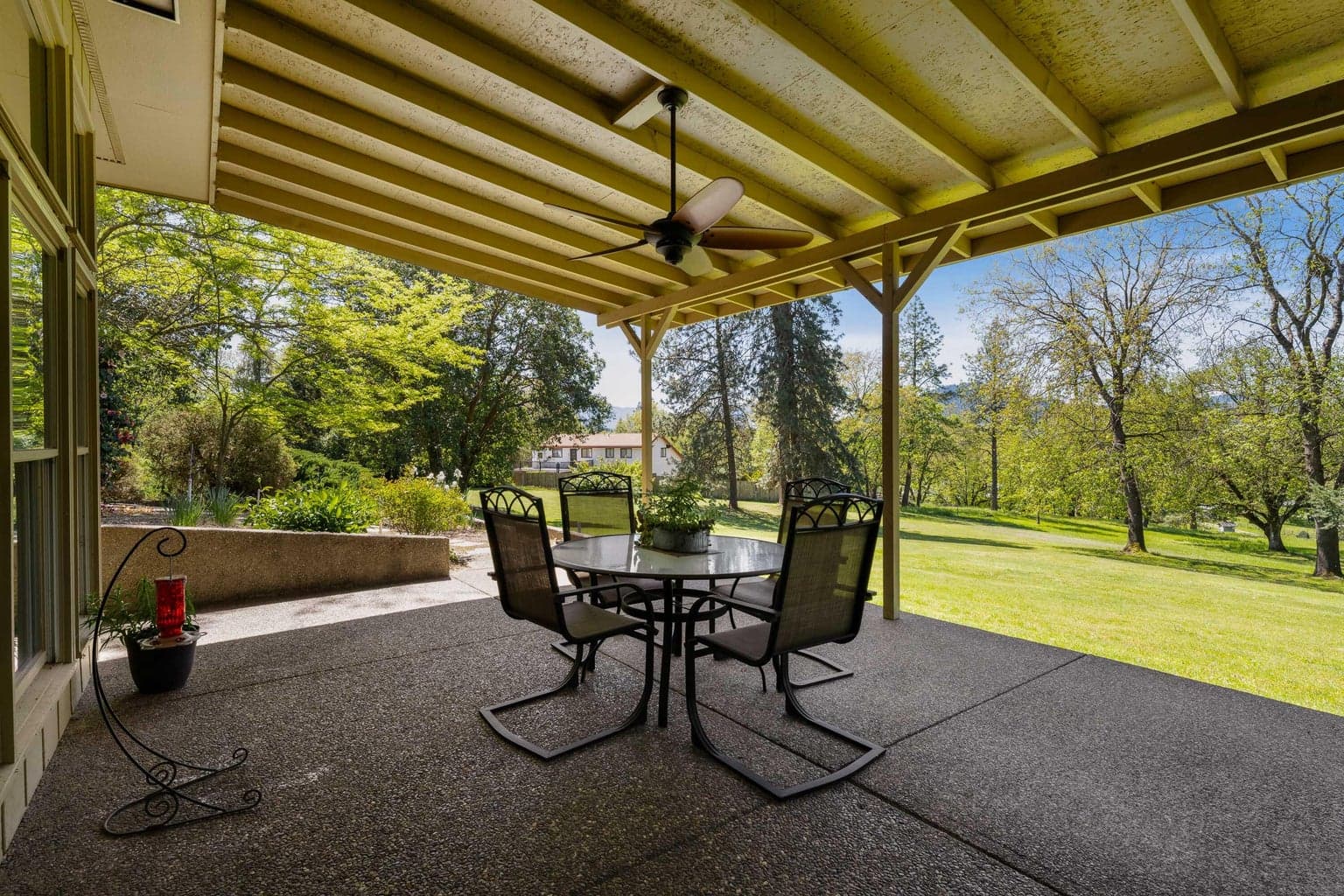 Gorgeous Park-like views from the comfort of a spacious covered patio. If you golf, you'll love this.