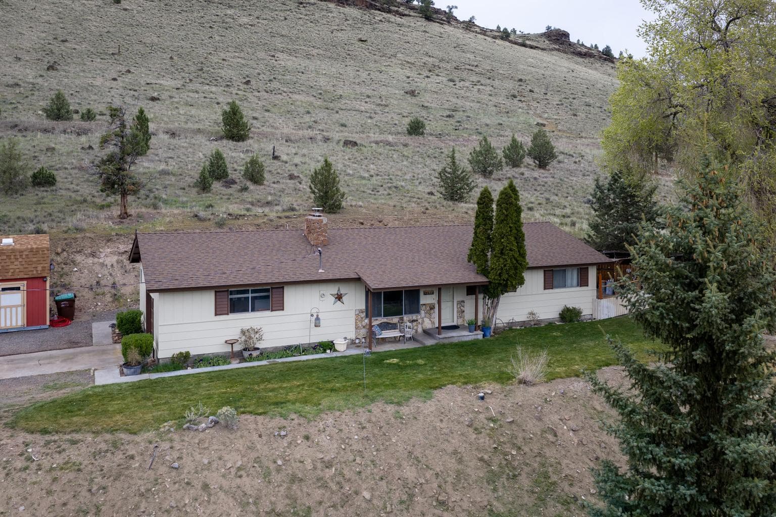 Photo of 2577 Hill 2 of 34