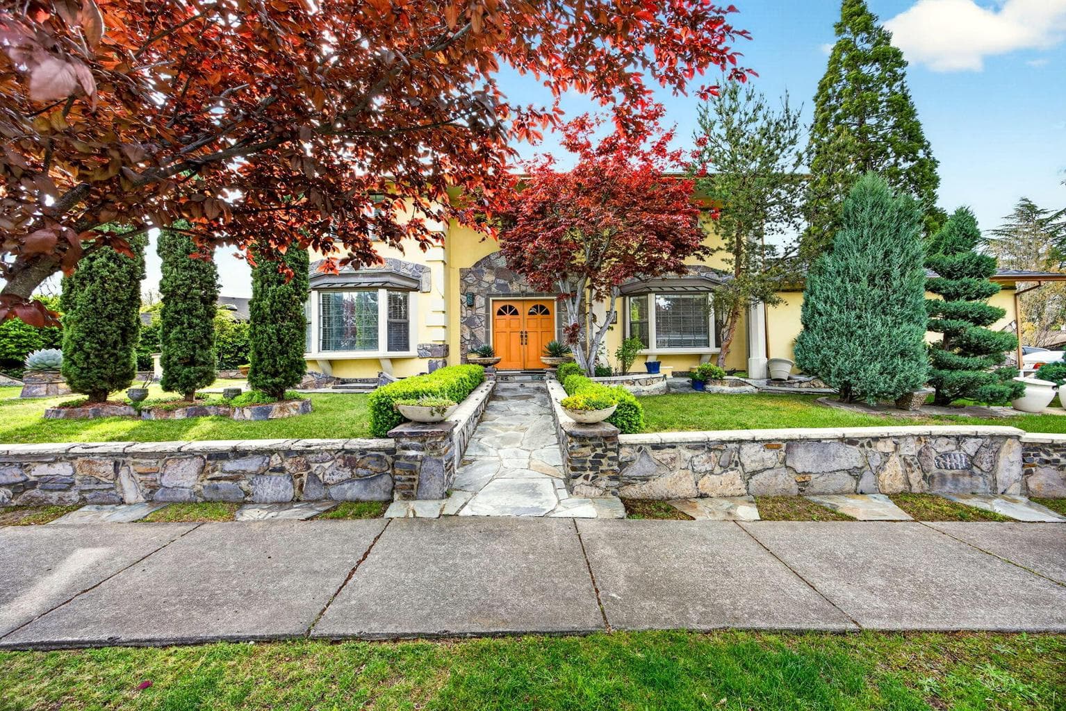 1082 La Loma