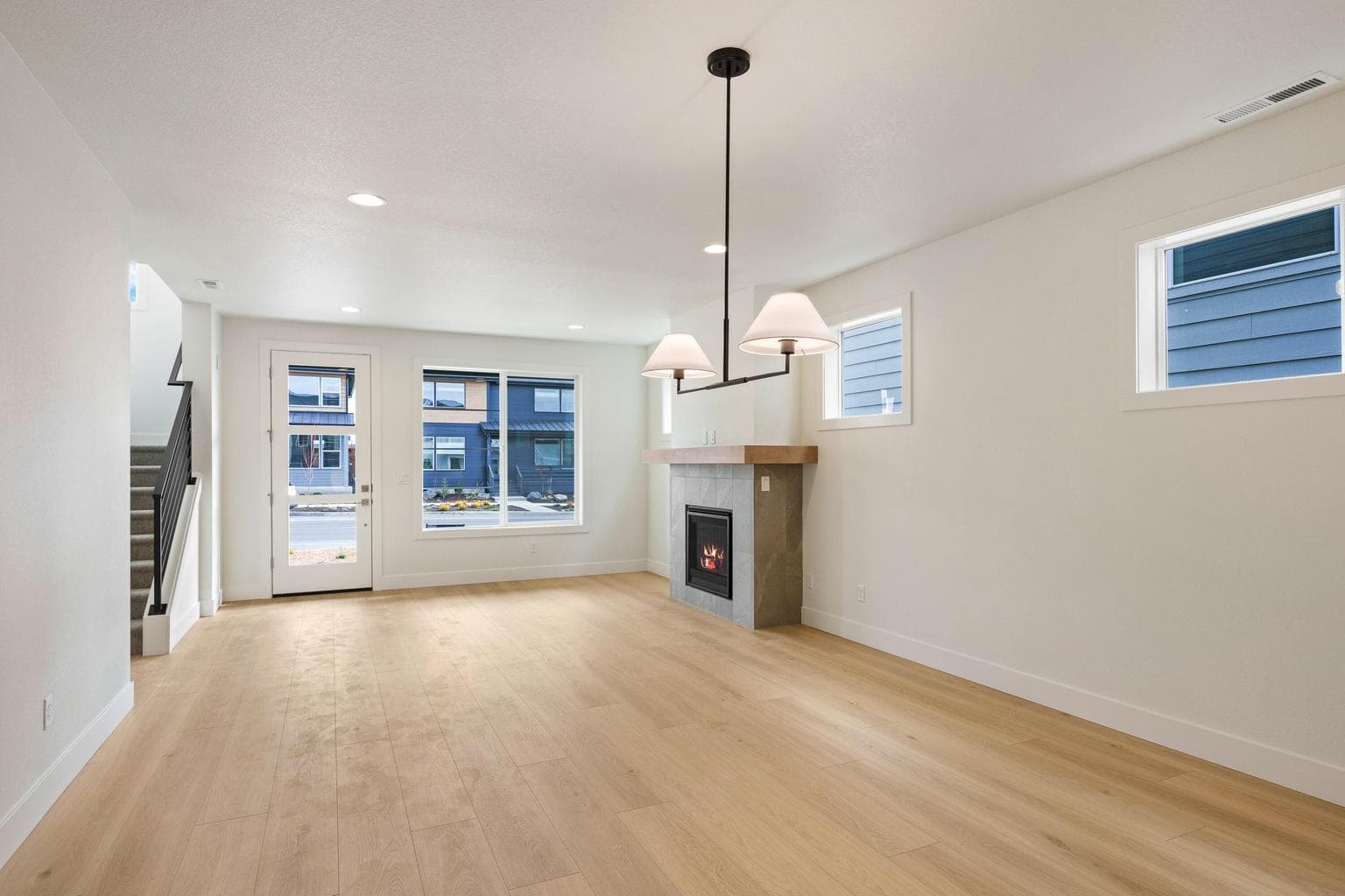 Photo of 21158 NE Beall Drive 7 of 32