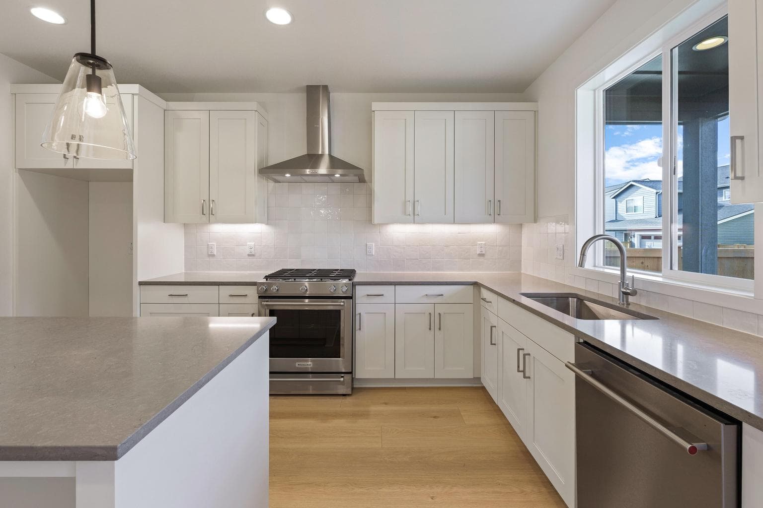 Photo of 21158 NE Beall Drive 10 of 32