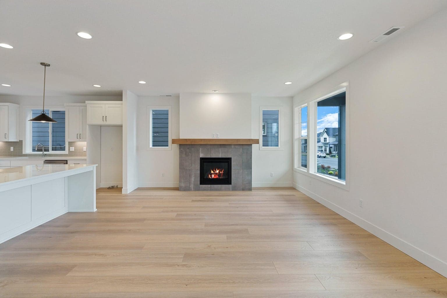Photo of 21161 Beall 5 of 35