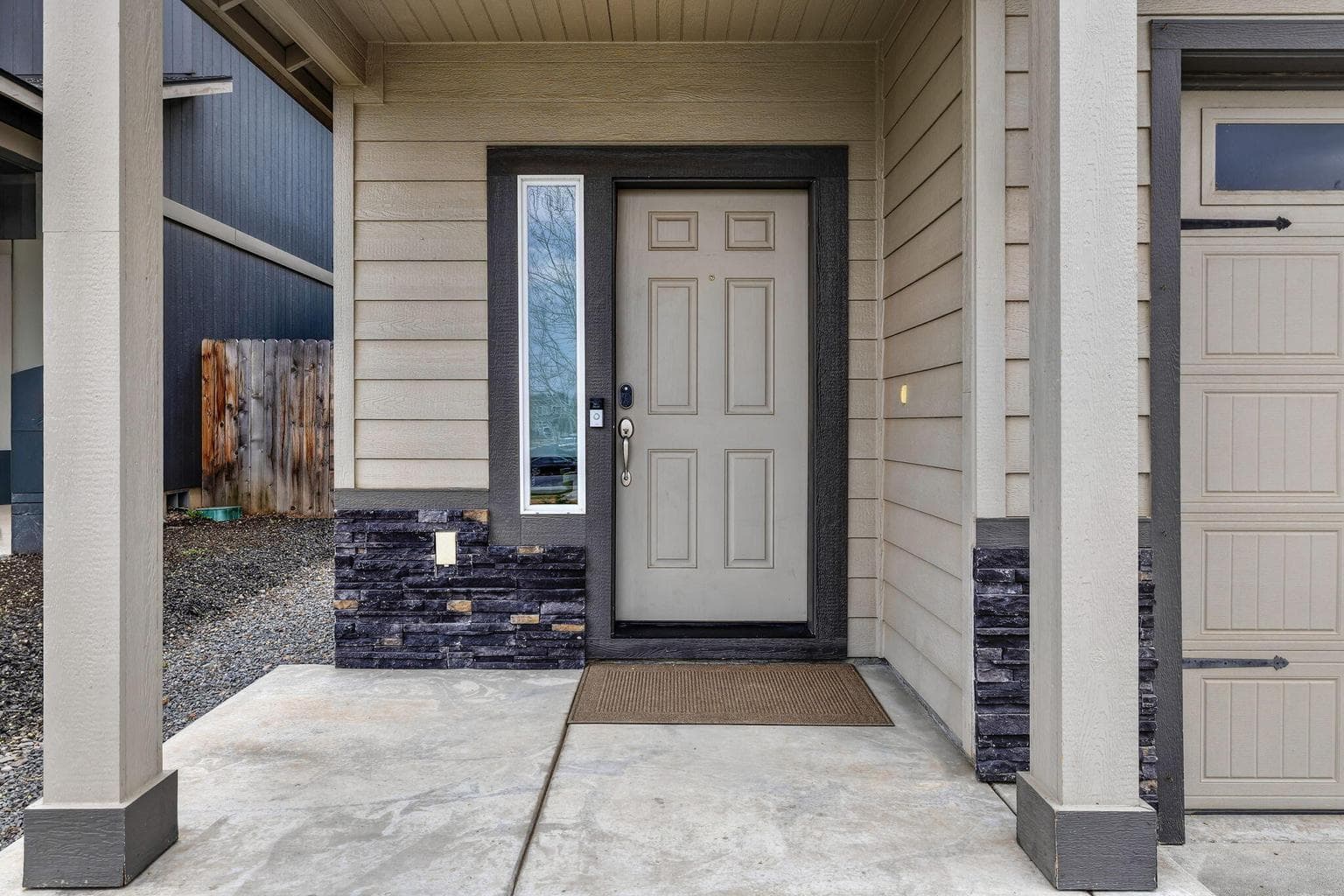 Photo of 21267 Thornhill 4 of 42