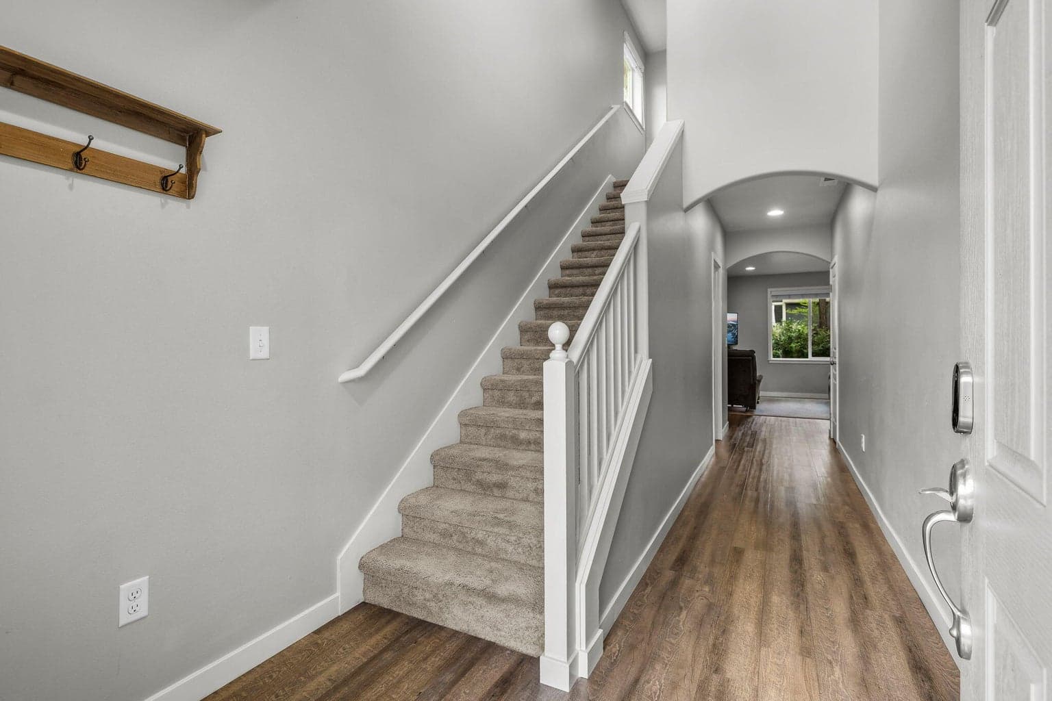 Photo of 21267 Thornhill 5 of 42