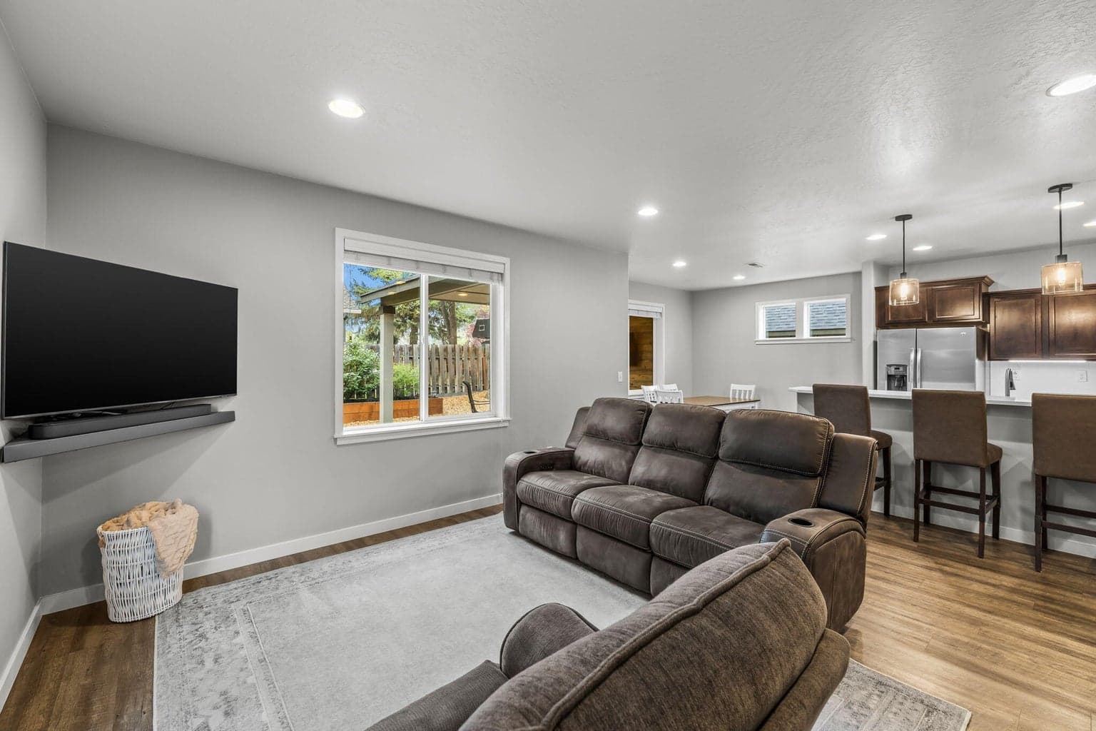 Photo of 21267 Thornhill 6 of 42