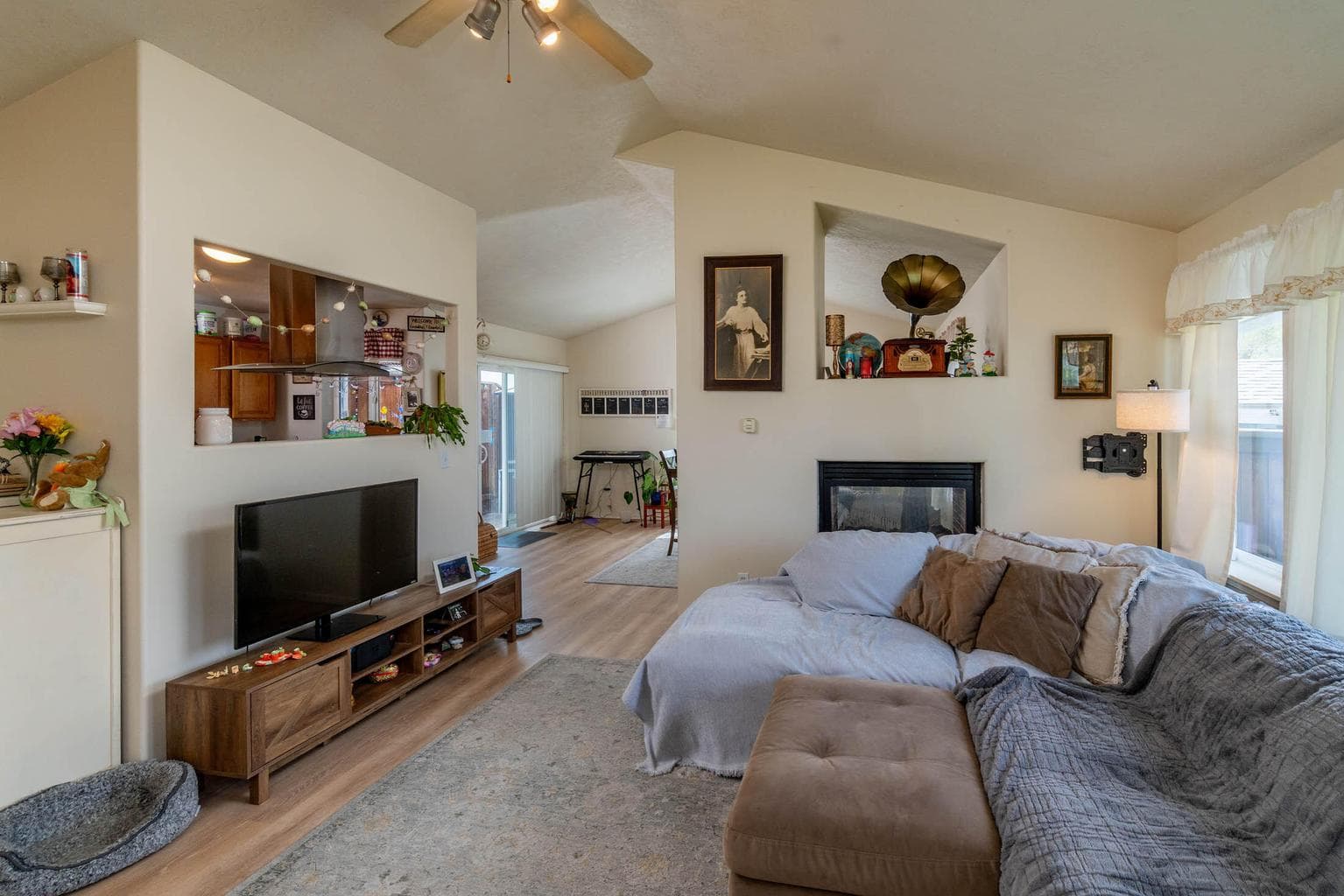 Photo of 540 Main 2 of 16