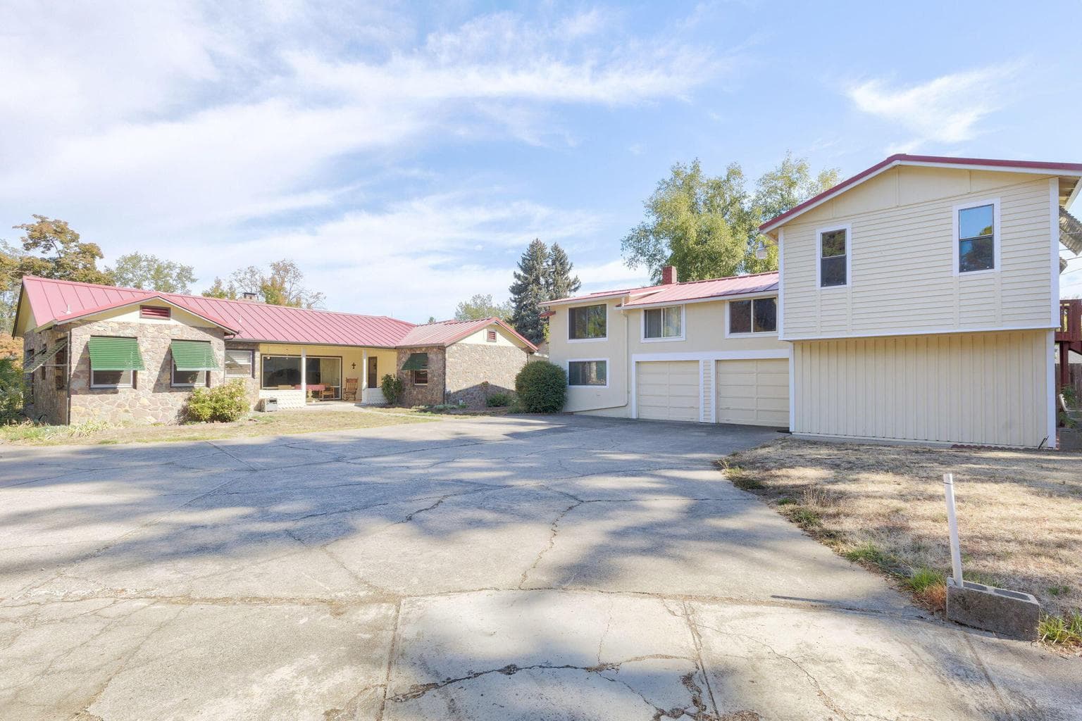 Photo of 547 Oakdale 5 of 56