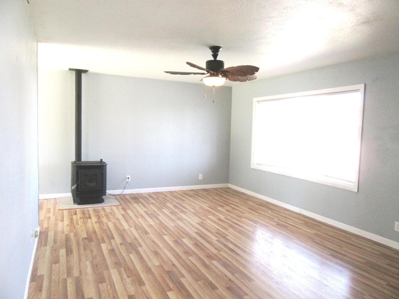 Photo of 907 3rd 3 of 32