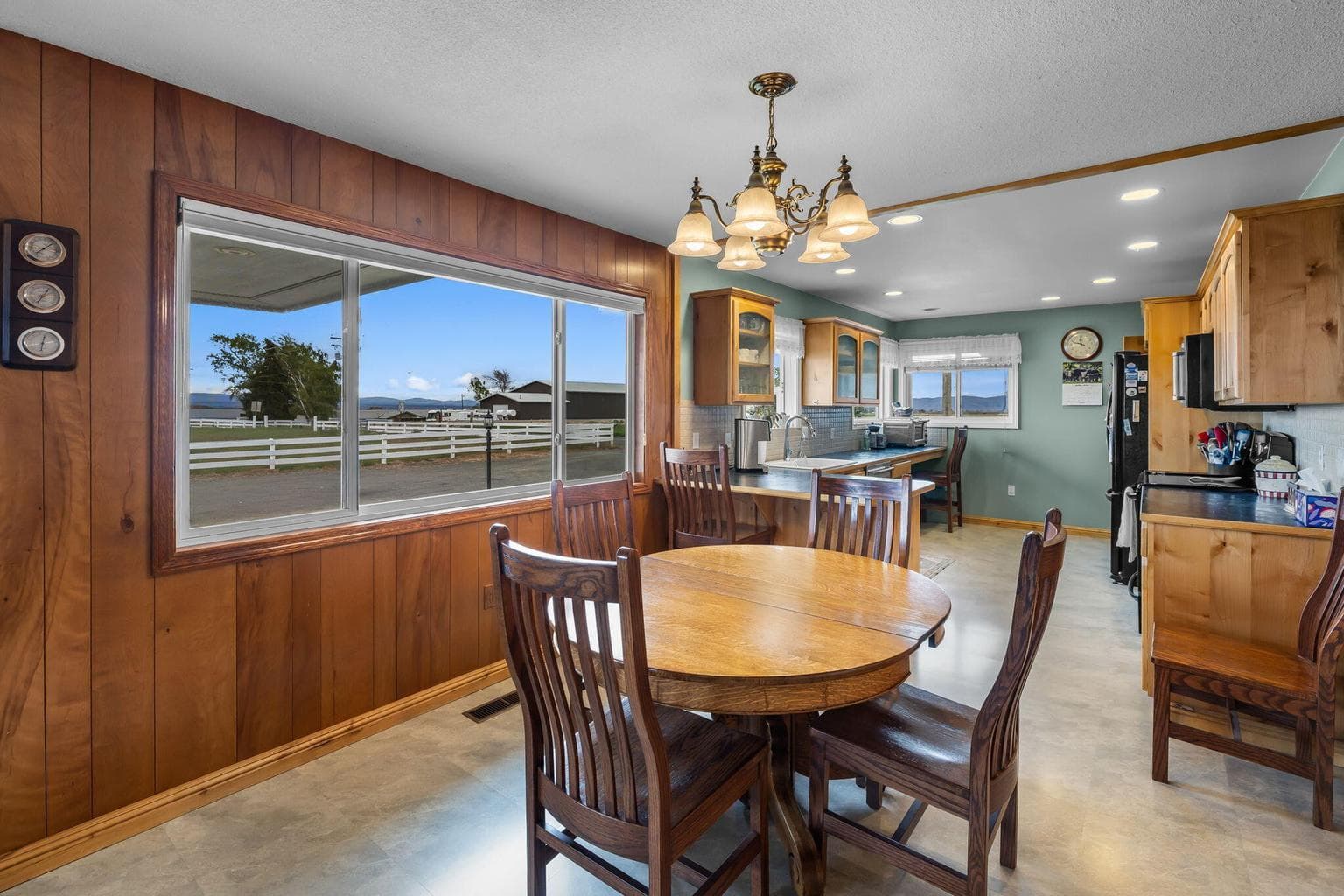Photo of 501 NW Dogwood Lane 9 of 53