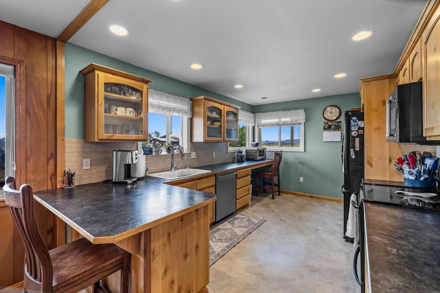 Photo of 501 NW Dogwood Lane 10 of 53