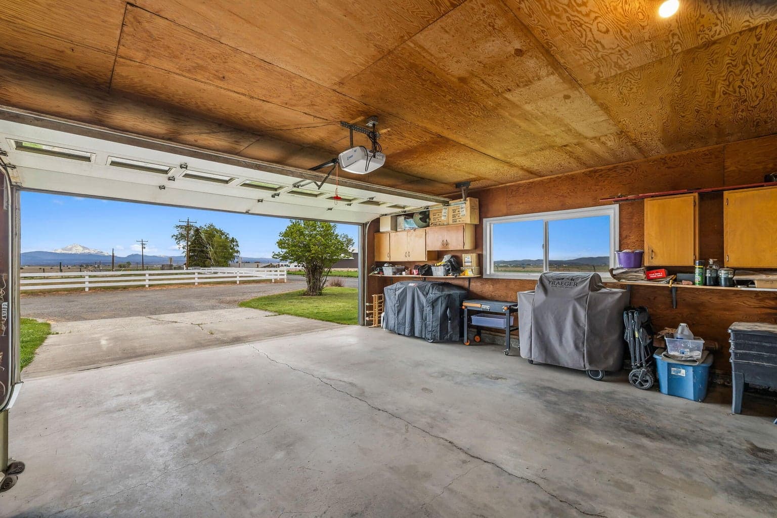 Photo of 501 NW Dogwood Lane 23 of 53