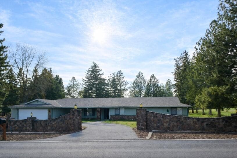 1645 Pine Grove