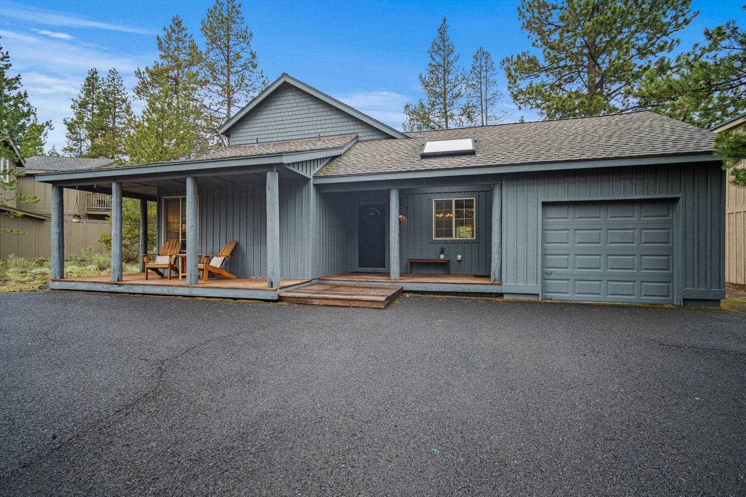 Front of home at 5 Camas