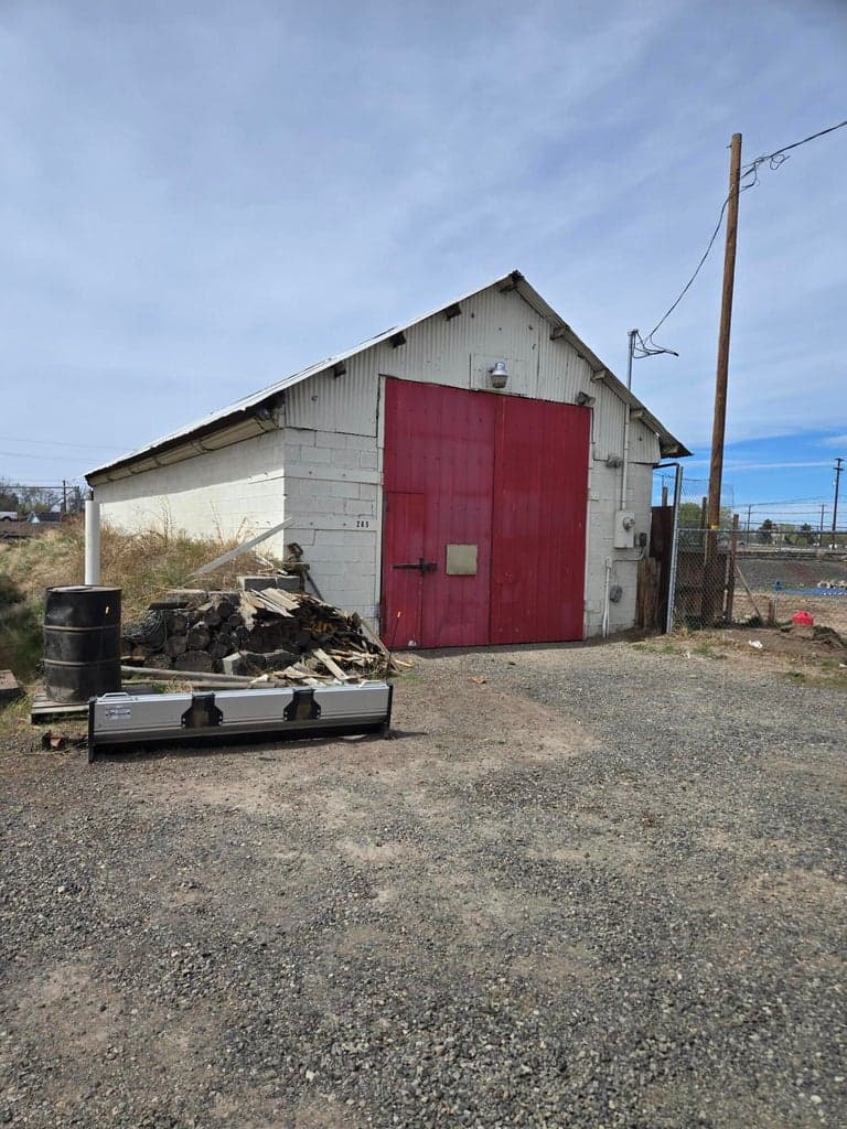 Photo of 205 Railroad 1 of 4