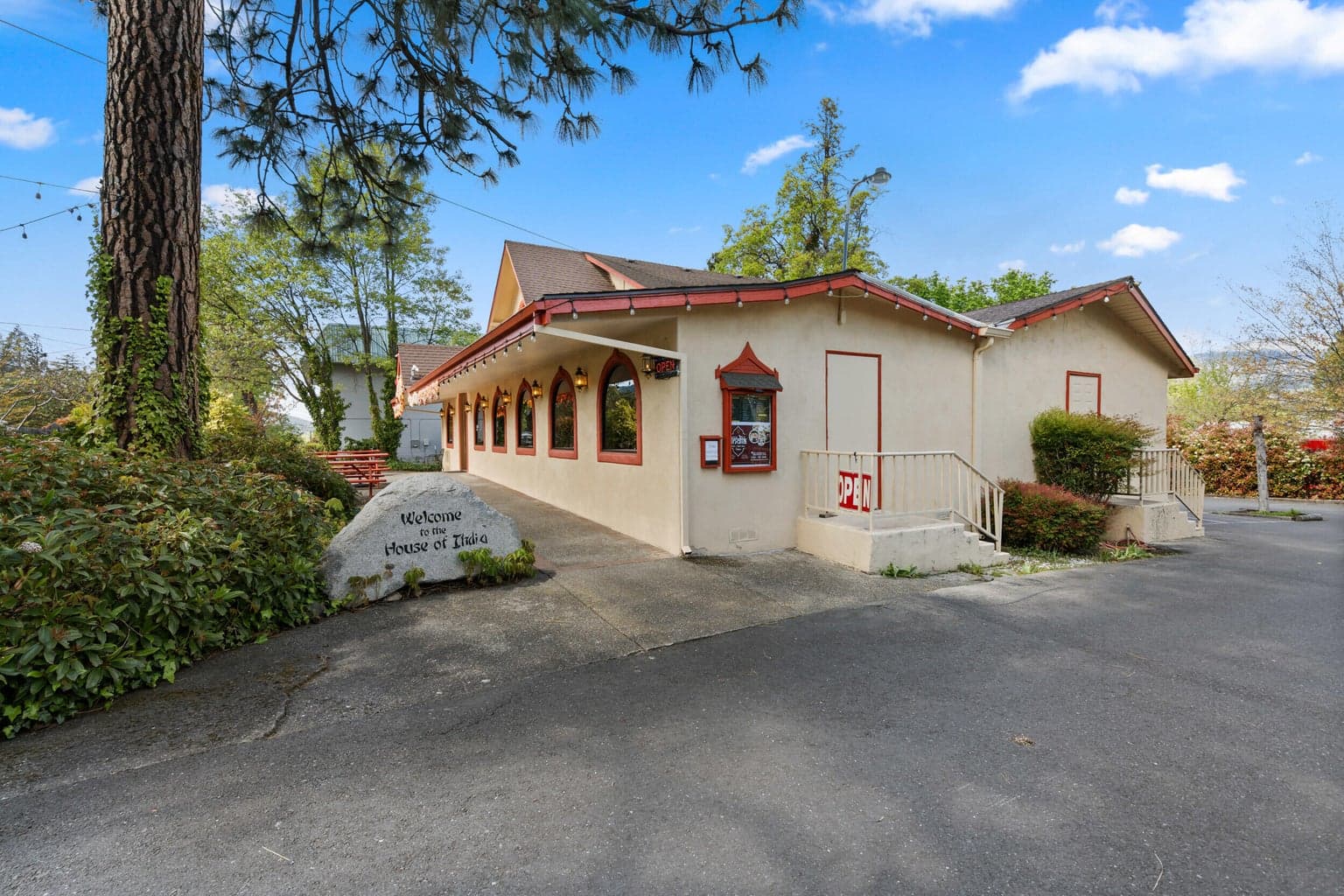 Photo of 1667 Siskiyou 4 of 27