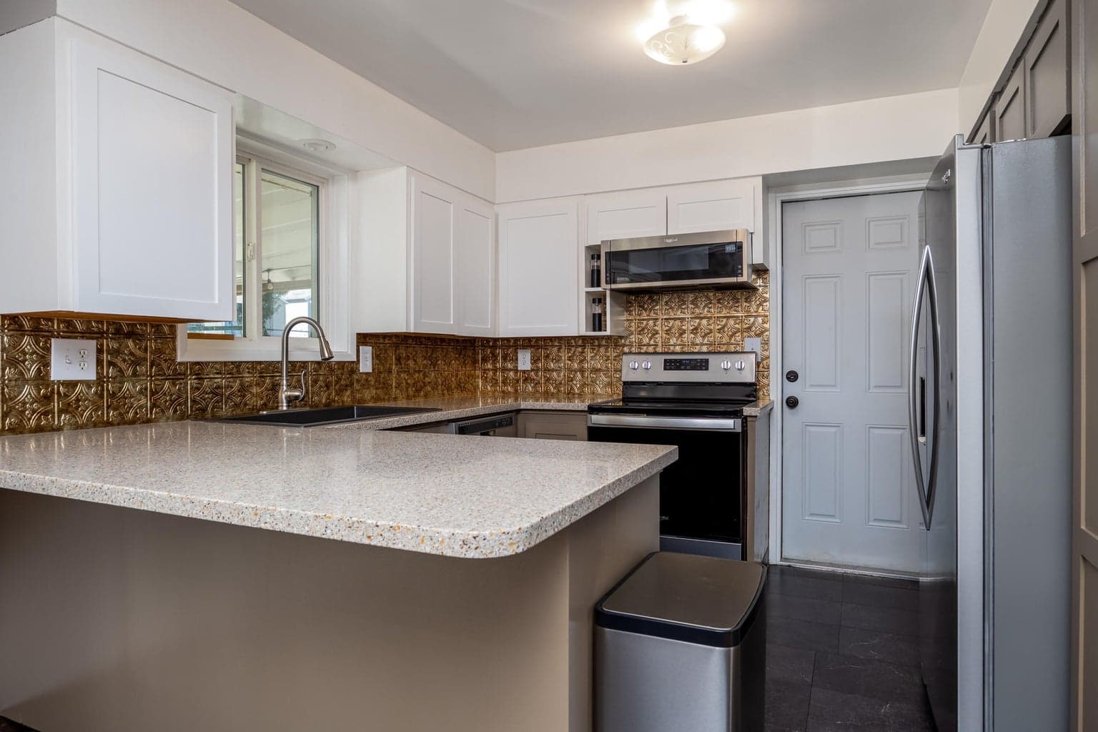 Photo of 2372 McAndrews 4 of 14