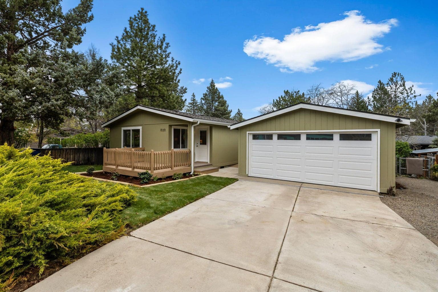Photo of 1030 Castlewood 1 of 39