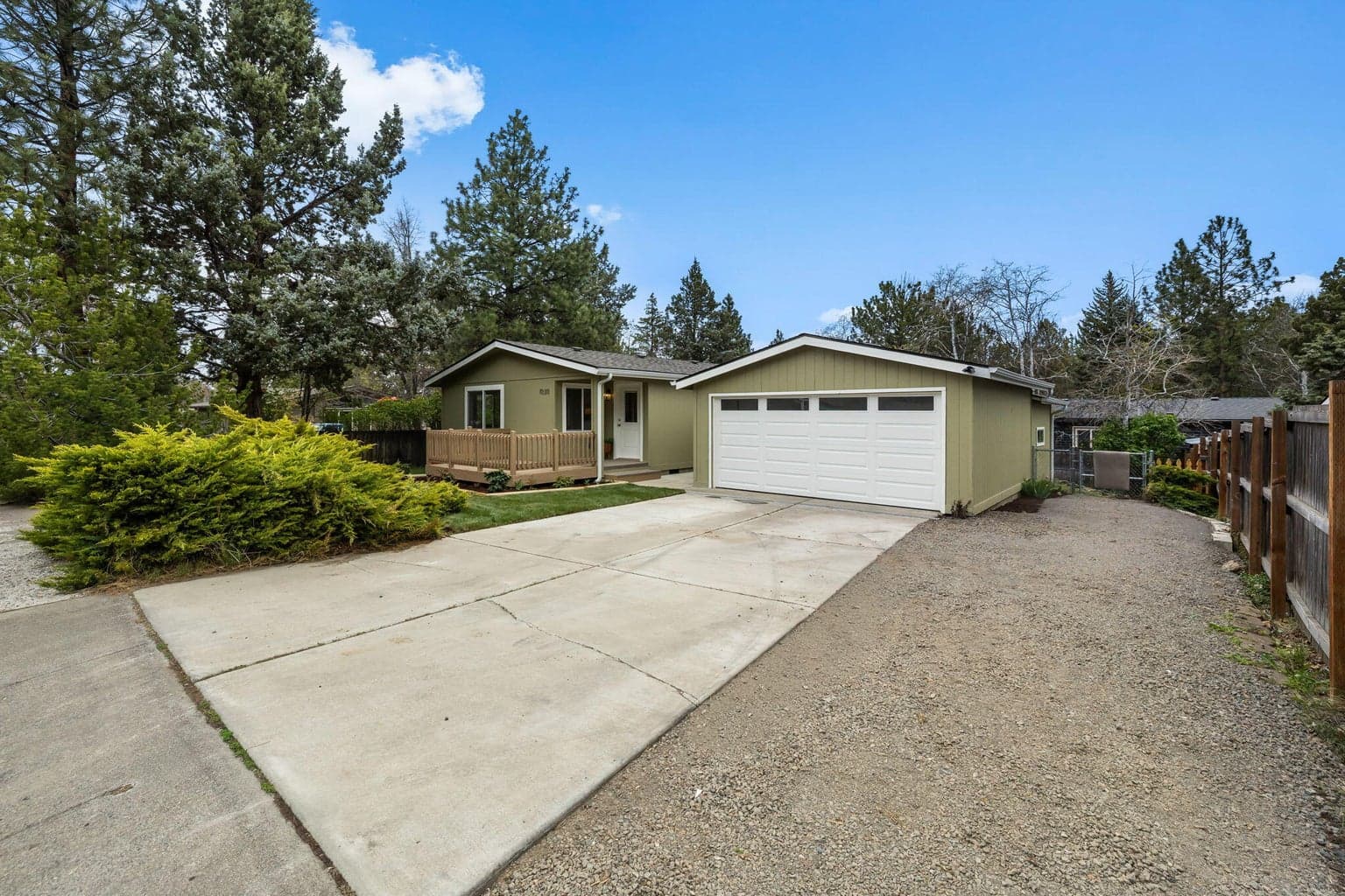 Photo of 1030 Castlewood 3 of 39