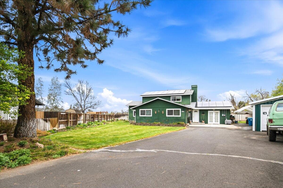 Photo of 1551 Parkway 2 of 55