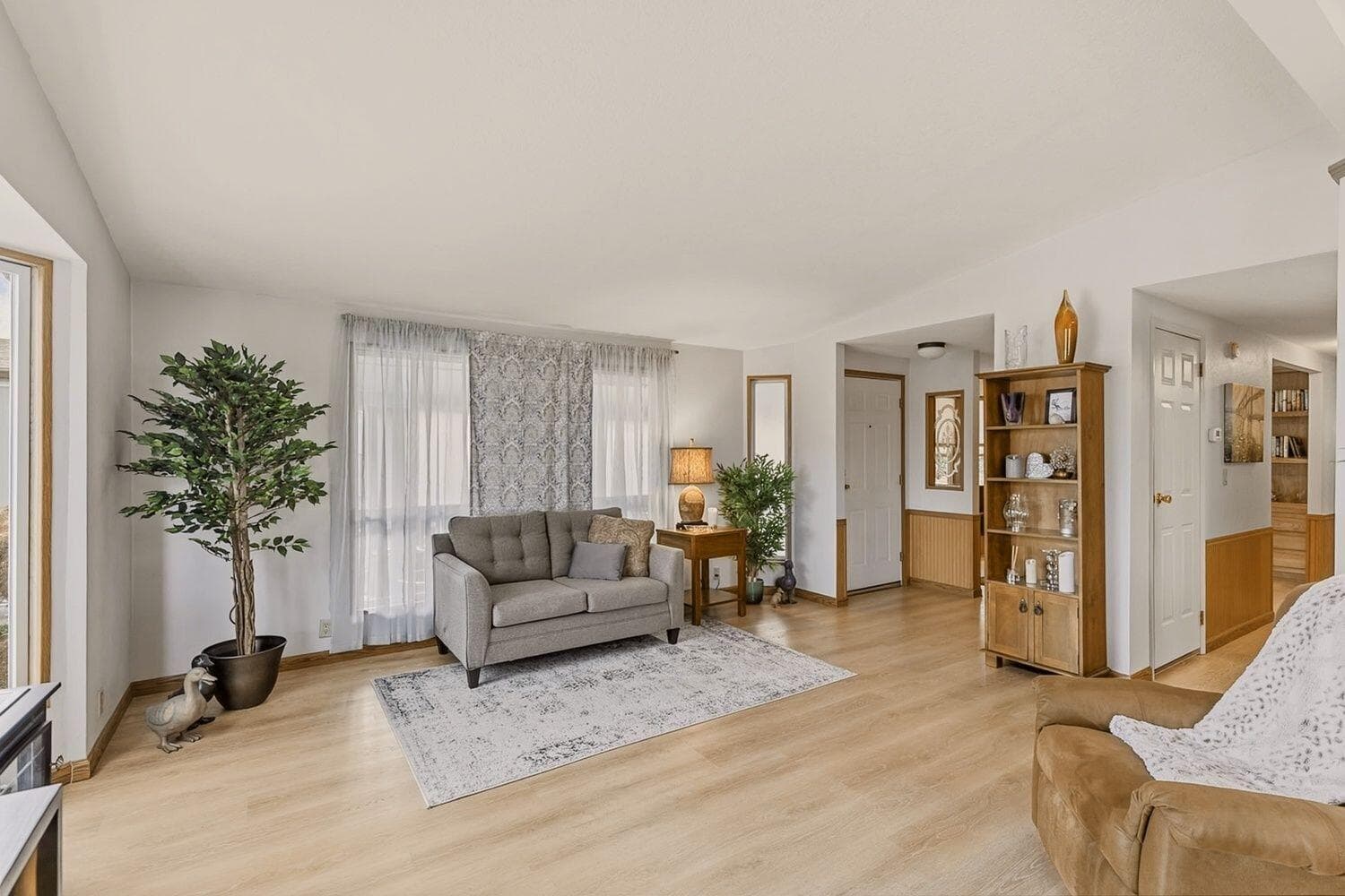 Photo of 2373 Sequoia 5 of 34