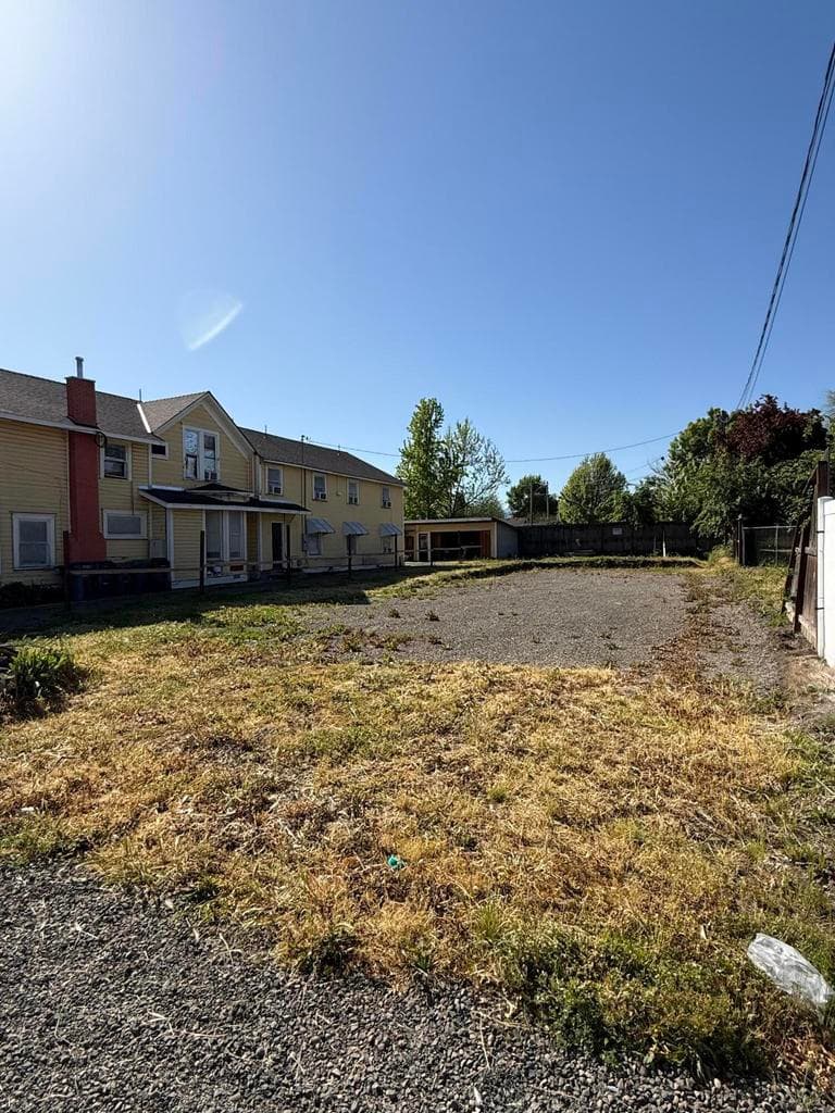 Photo of 1019 Main 4 of 5