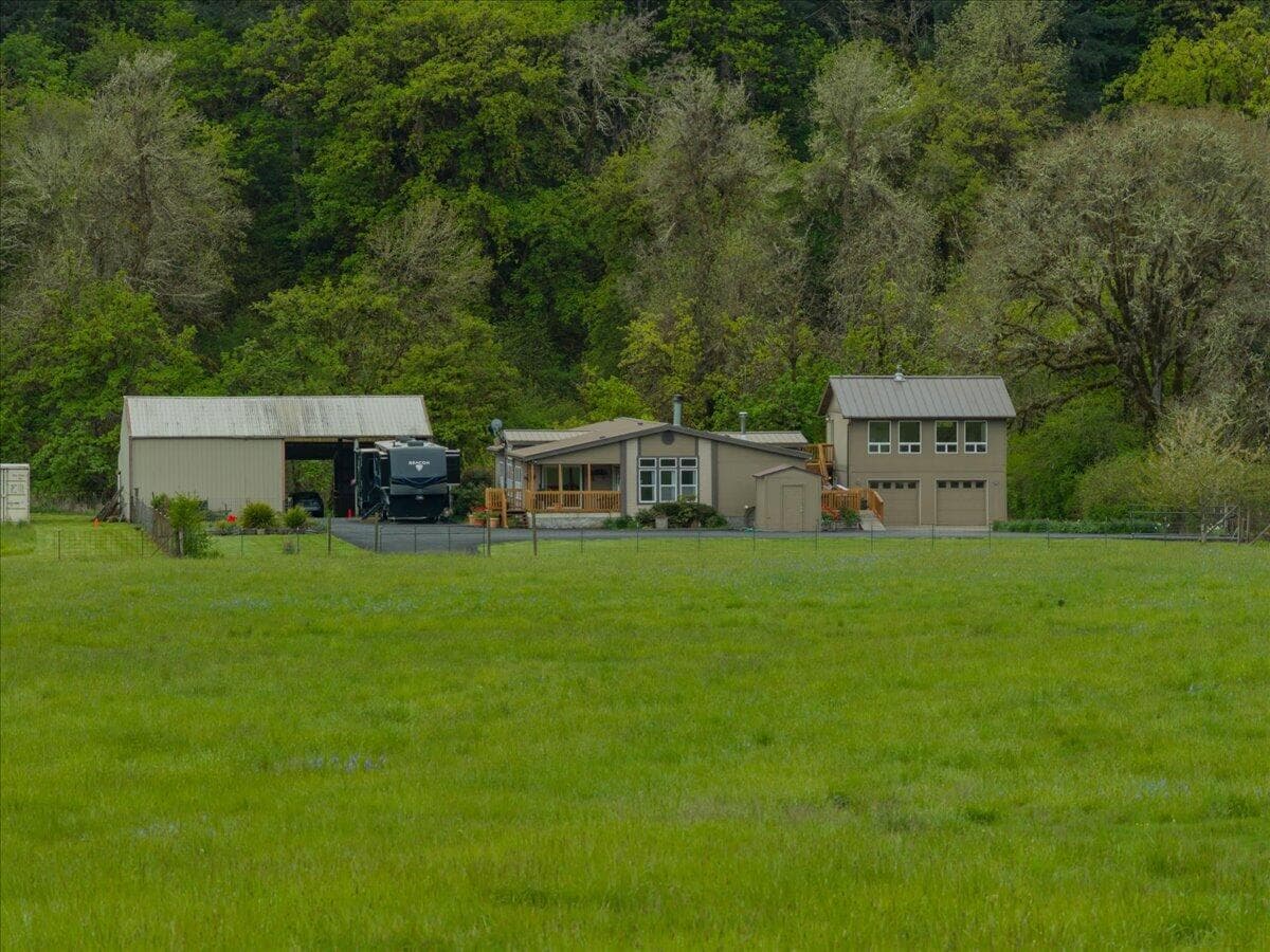 Photo of 21101 Eagle Point 5 of 47