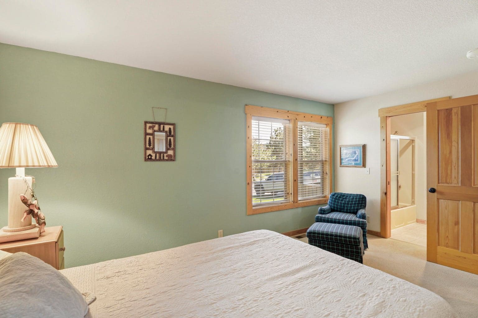 Main Floor primary bedroom
