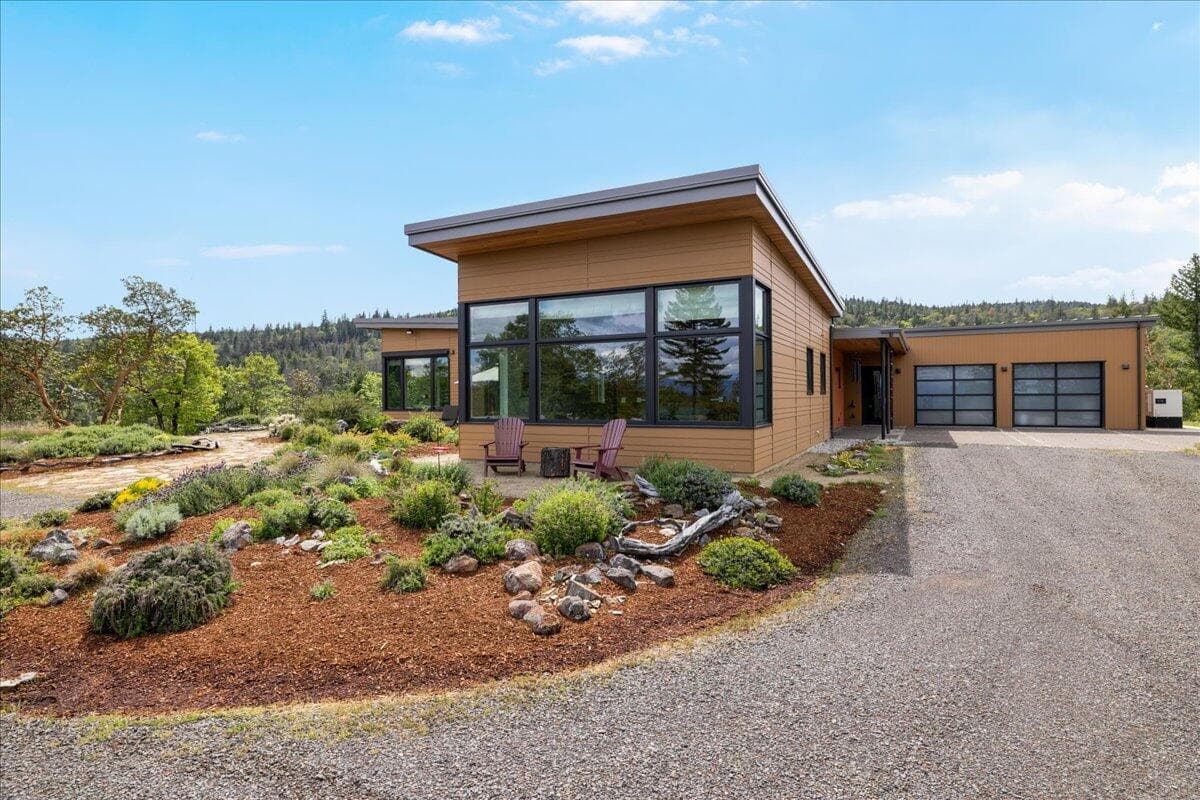 400 Coyote Run, Jacksonville, 97530
