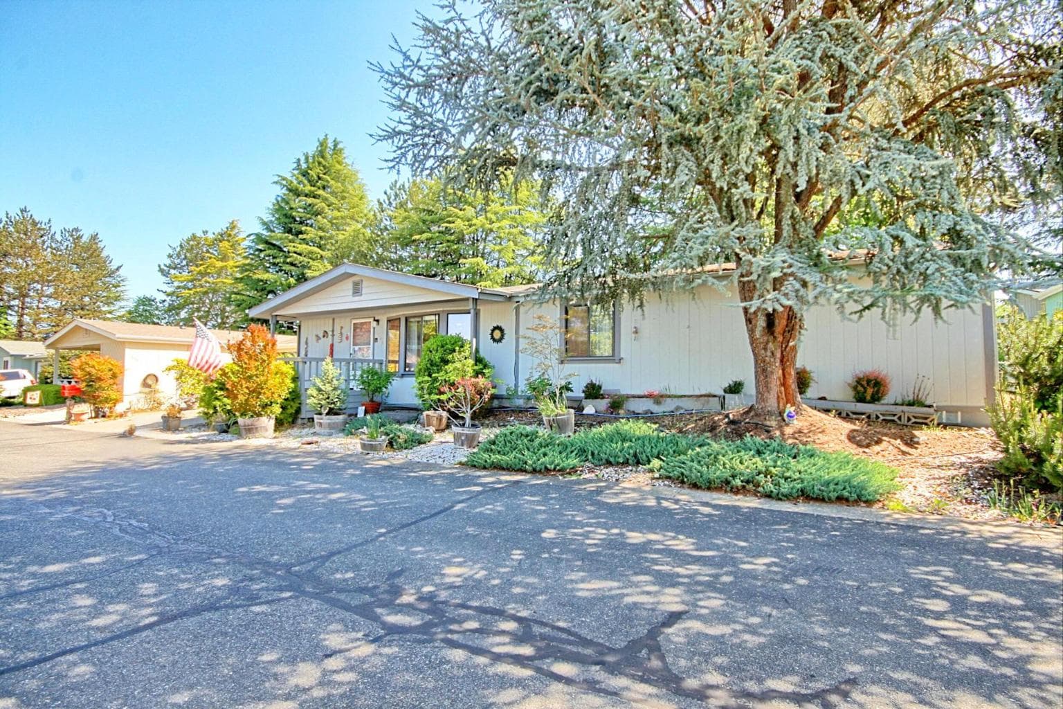 Photo of 1848 Tamarac 2 of 35