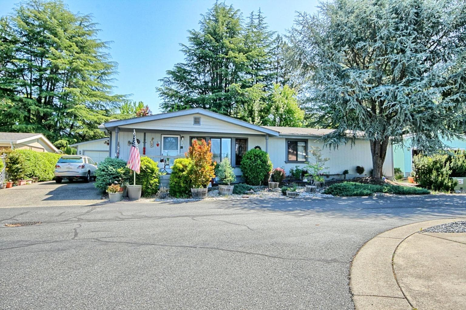 Photo of 1848 Tamarac 1 of 35