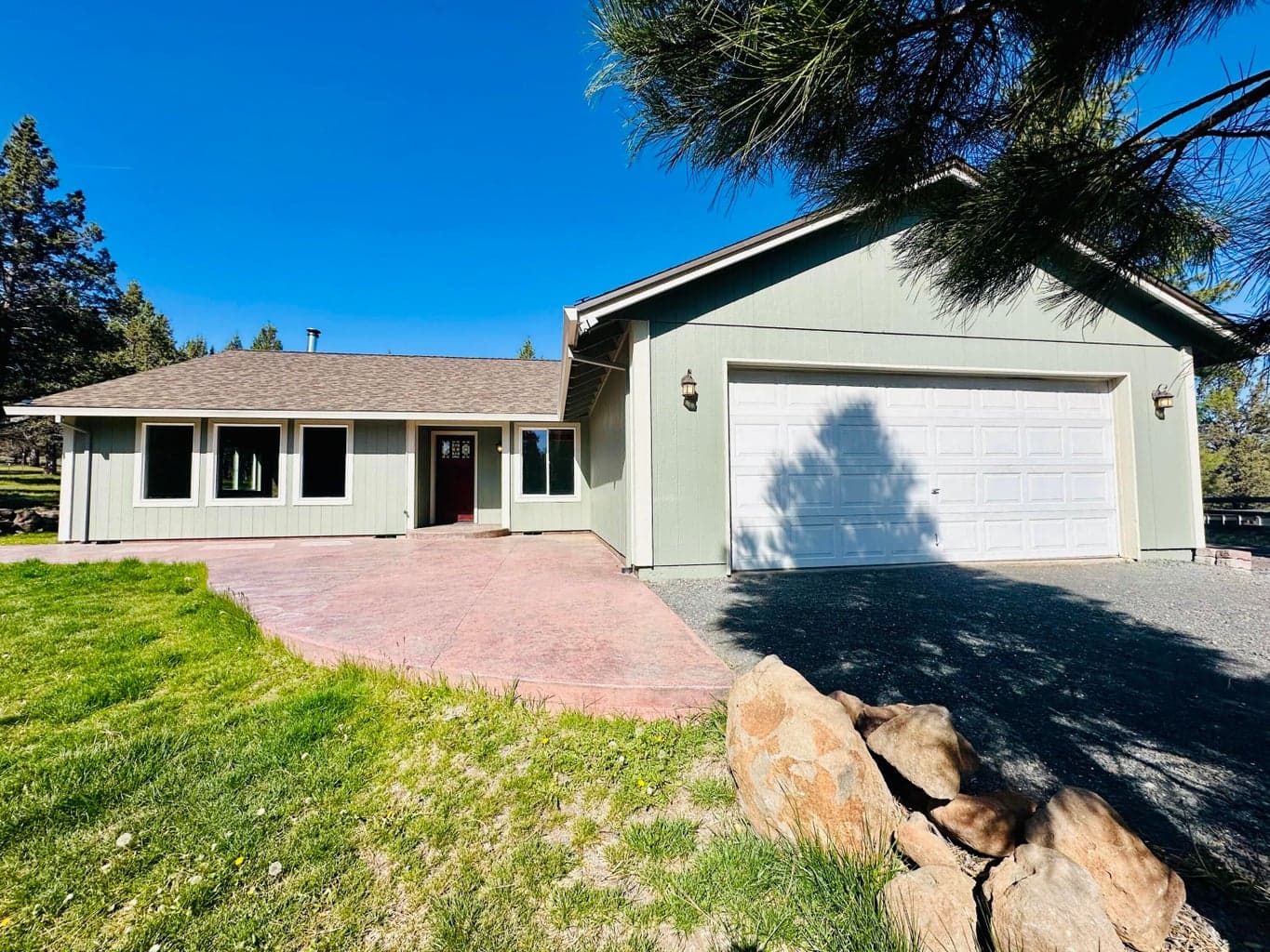 Photo of 16524 Fieldcrest 4 of 58