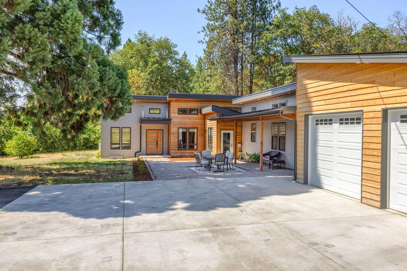 Photo of 4235 Highland 3 of 55