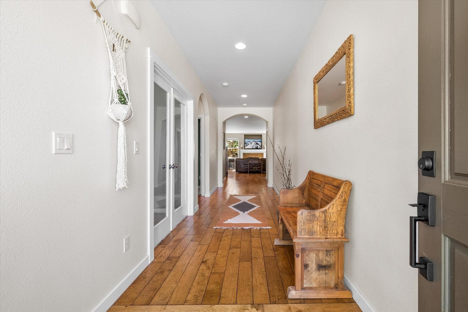 Light and bright and wide entry