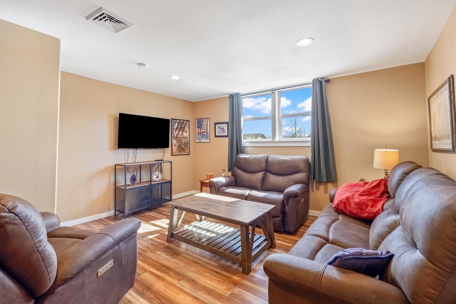 Photo of 561 SE Stearns Road 28 of 46