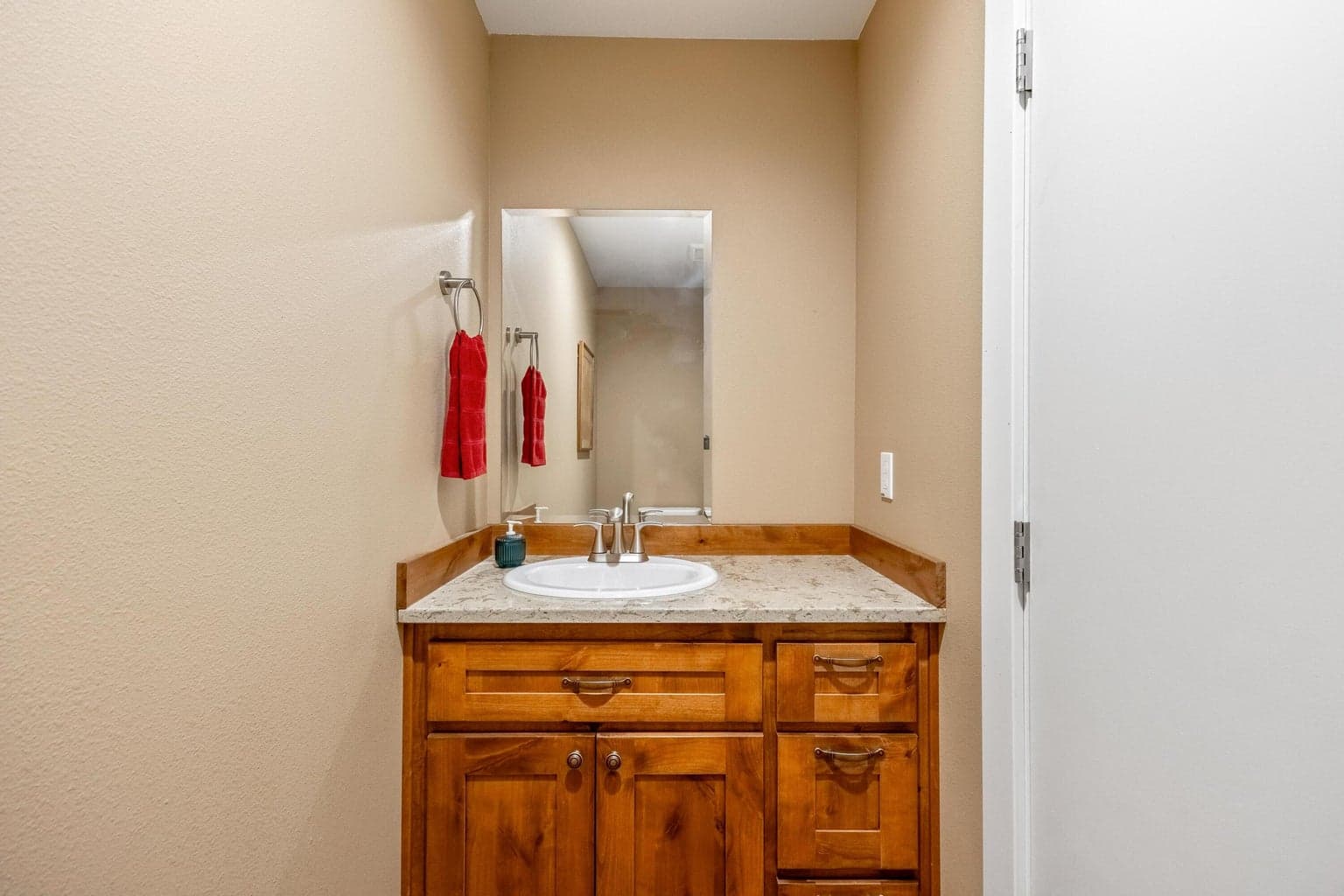 Photo of 561 SE Stearns Road 31 of 46